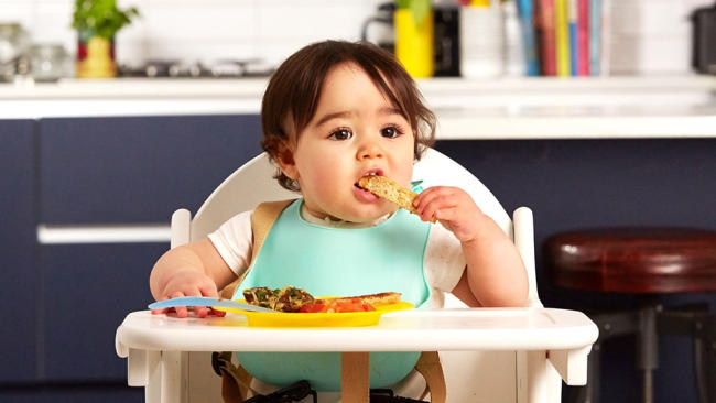 Giúp bé ăn ngon: 8 bí quyết giúp bé ăn dặm ngon miệng